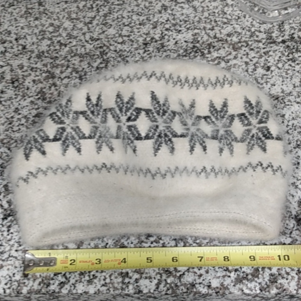 Like New, Angora Rabbit Fur Knit Winter Beret - Picture 10 of 16